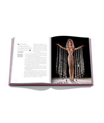 Livre Barbie: 60 Years of Inspiration la colonne vertébrale